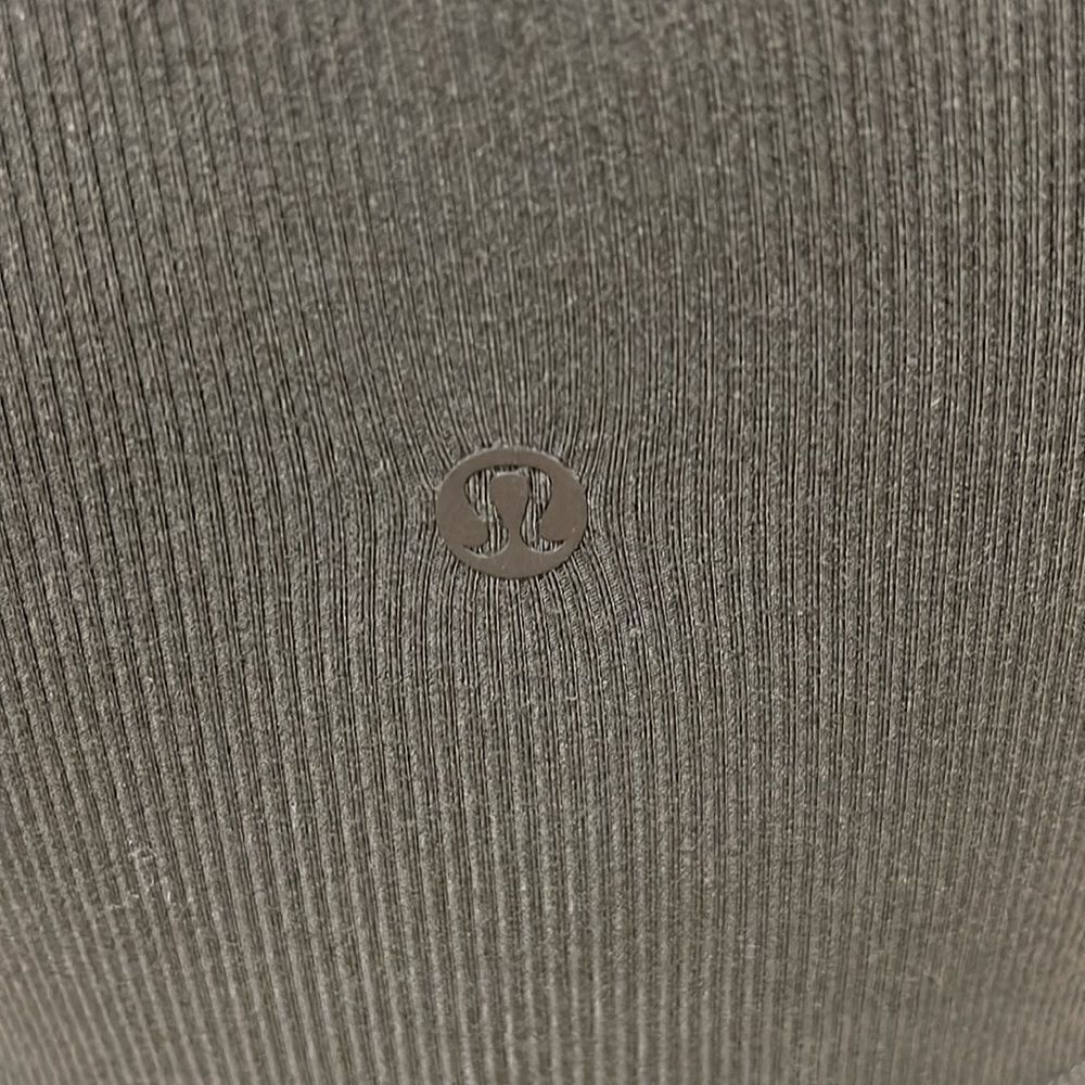 Lululemon Front Cut-Out Crop Tank, Green, Size 4 - Picture 3 of 7